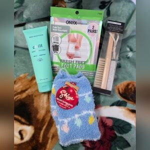 Spa Essentials Set with Foot Pads, File, Lotion and Socks